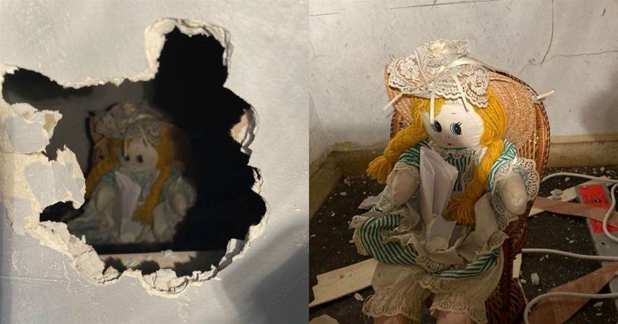 英國男子在新房的牆壁中發現「破舊布娃娃」，手中捏的紙條內容卻讓網友十分驚悚